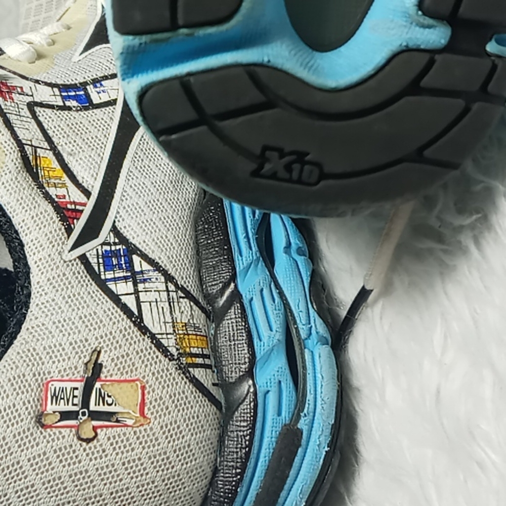 Mizuno 10th anniversary wave sneakers - Picture 9 of 9